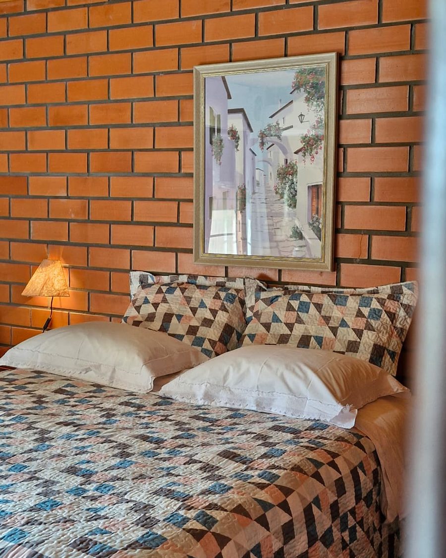 Suíte Casinha - detalhe da cama e quadro