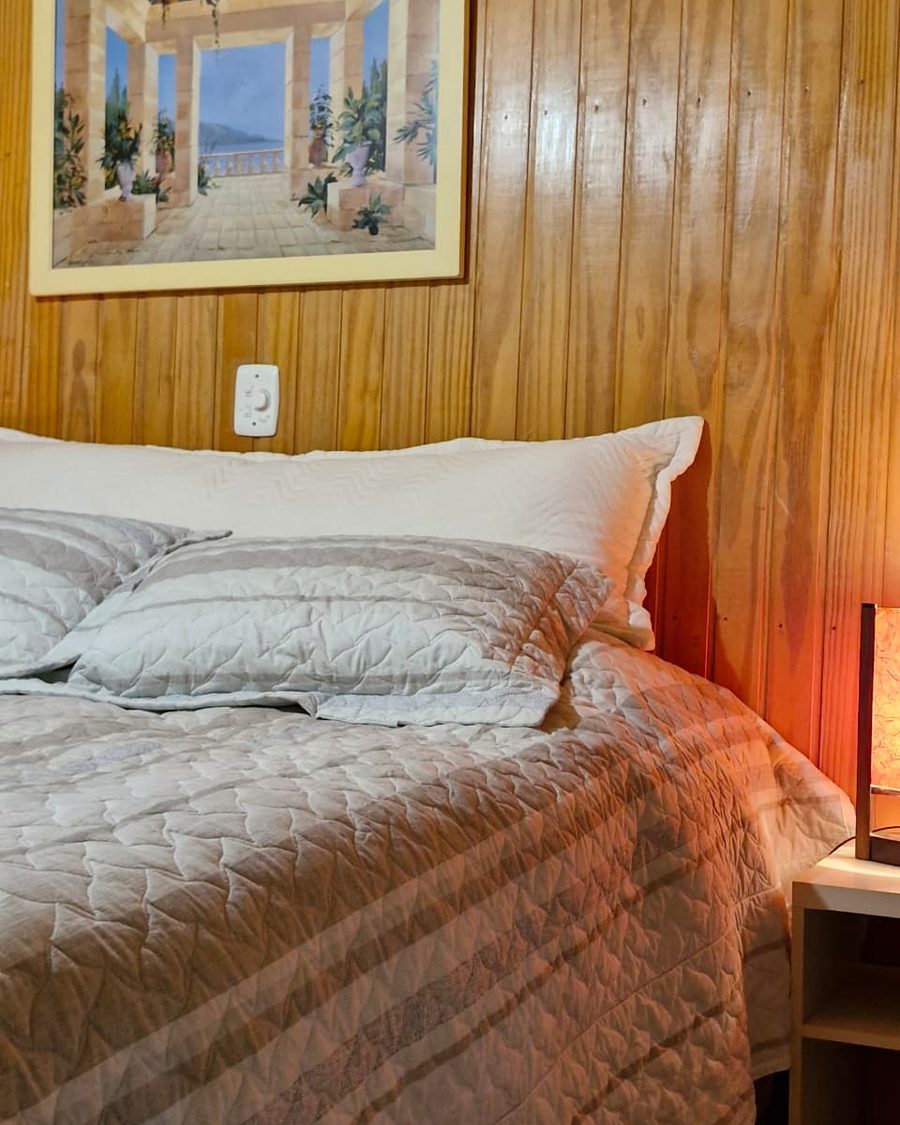 Suíte Standard - detalhe da cama e quadro